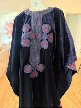 Navy Blue Velvet Men’s Kaftan with Embroidered Accents
